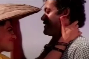 Kaathil Thenmazhayay Lyrics